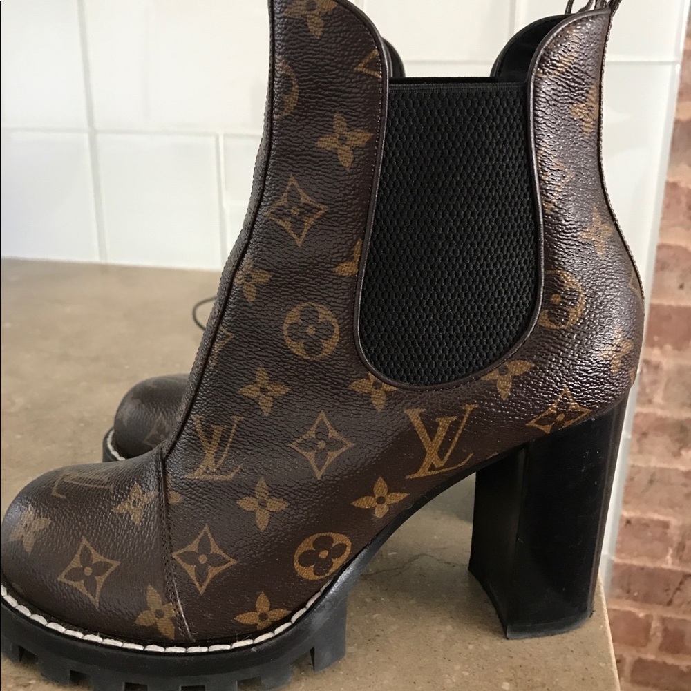Louis Vuitton Star Trail Ankle Boots size 9
